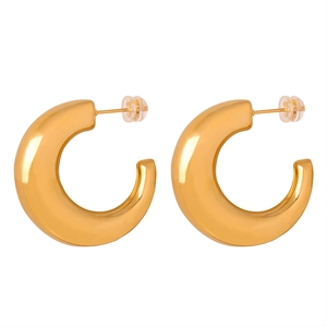 Fashionable gold-plated chunky C-shaped hoop earrings in minimalist polished titanium steel
