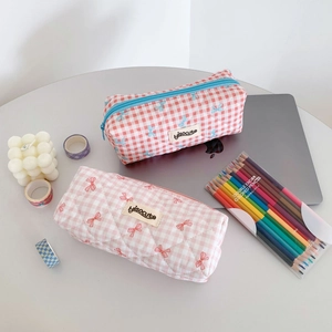 Quilted checkerboard pencil case with bow pattern and zipper for cute stationery storage