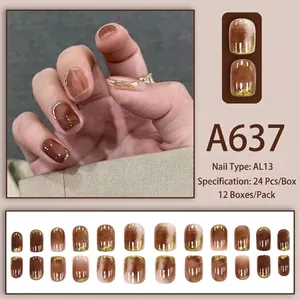 Bernsteinfarbene Marmor-Kunstnägel mit Goldfolie im kurzen Design Modell A637