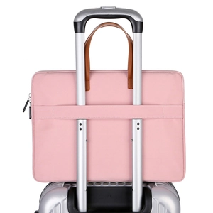 Roze 14 inch laptophoes met bagageriem voor bevestiging aan de koffer