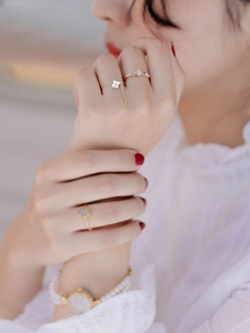 Adjustable gold chain ring with white shell flower and pearl beaded bracelet set