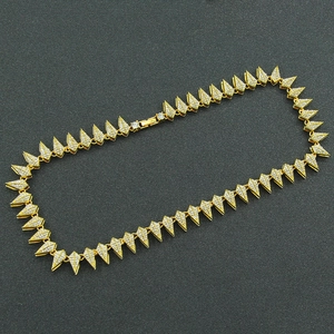 Men's gold-plated iced out Cuban link necklace with geometric diamond-shaped rhinestones