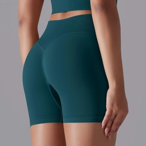 Détail du short de yoga sans couture bleu canard à taille haute et ceinture gainante