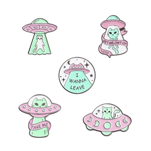 Ensemble de 5 épingles en émail avec chats et ovnis au design spatial aux tons macaron