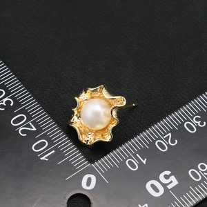 18k gold plated natural freshwater pearl stud earring with irregular wave design