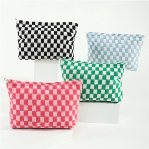 Knitted checkerboard makeup bags in multiple colors with high-capacity storage and zipper