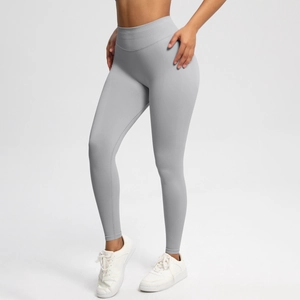 Detailansicht nahtloser High-Waist Yoga-Leggings in Hellgrau mit Bauchkontrolle