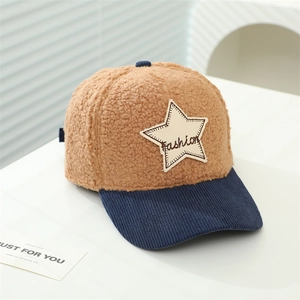 Kinder-Baseballkappe aus Lammwolle mit Sternen-Patch in Braun und Dunkelblau