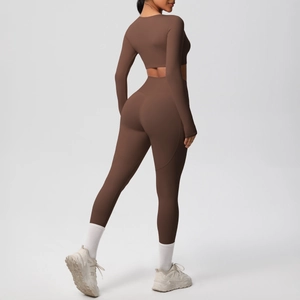 Detail of high-stretch brown yoga set featuring long-sleeve crop top and high-waist leggings