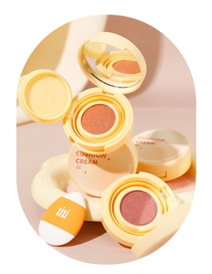 Detail showing the internal honeycomb cushion sponge and water-drop puff for flawless finish