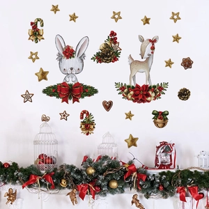 Stickers muraux de Noël avec renne et lapins décorant un mur au-dessus d'une cheminée