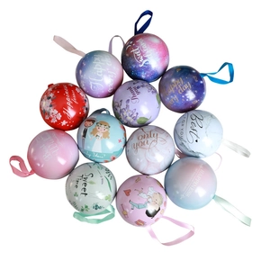 Assorted circular tin wedding favors with colorful ribbons and diverse decorative patterns