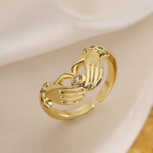 Copper 18K Gold Plated Open Ring Hands Holding Heart Cubic Zirconia Adjustable Fashion Jewelry For Women Niche Design