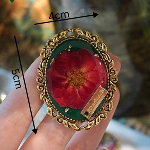 Vintage handmade botanical brooch with red dried rose and gold foil in resin, 4x5cm size