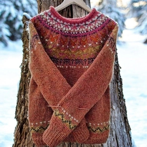 Dettaglio della trama in maglia vintage Fair Isle sul maglione di lana arancione