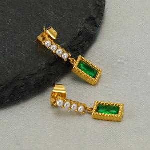 Boucles d'oreilles dorées style français avec cristal vert carré et perles pour femmes