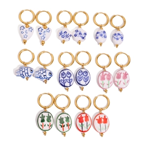 Orecchini a tulipano in ceramica fatti a mano con cerchi placcati in oro 18K set mix
