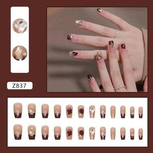 Press-on nail set Z837 featuring burgundy gradient with heart-shaped rhinestones