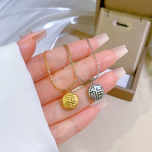 Détails de colliers en acier titane or et argent avec pendentifs 福 et 喜