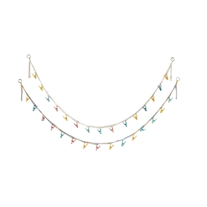 Chaîne de rangement tissée avec clips colorés pour suspendre peluches et chapeaux