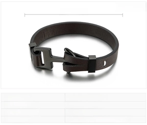 Vue détaillée d'un bracelet en cuir tressé marron foncé avec fermoir ancre en acier noir