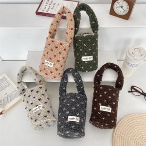 Plush Sherpa Cup Sleeve Portable Heart Pattern Beverage Carrier Soft Lamb Wool Thermal Drinkware Bag With Handle