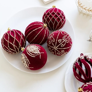Set of 8cm burgundy velvet Christmas balls with gold glitter patterns for tree decoration