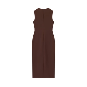 Detail view of the brown sleeveless midi dress back with seamless zipper closure