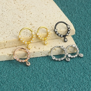 Set di 6 piercing al naso in acciaio inox con pendenti in zircone in 4 varianti