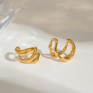 Minimalistische mehrlagige geometrische Ohrmanschette aus Goldstahl mit glatten Linien