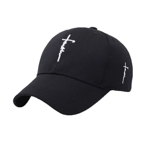 Klassische schwarze Baumwoll-Baseballkappe mit weißem Faith-Stickmuster auf weißem Grund