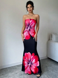 Elegante abito lungo a tubino senza spalline nero con stampe floreali rosa