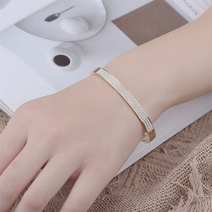 Modisches 24K vergoldetes Armband mit funkelndem mehrreihigem Strass-Pavé für Damen