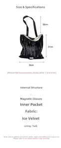 Detailed size chart and internal structure of the black velvet tote bag with pearls