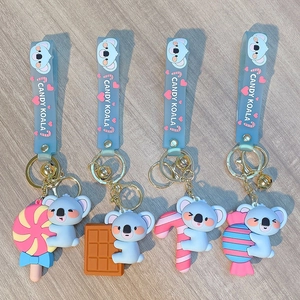 Porte-clés koala en PVC avec charms de bonbons colorés et cloches sur bois