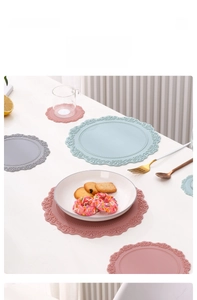 Gros plan détaillé d'un set de table en silicone dentelle évidé avec motif en relief chic