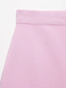 Vue détaillée du tissu en maille violet clair avec taille élastique côtelée haute densité