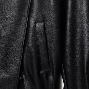 Damen-Lederjacke in Schwarz mit Litschi-Struktur und Details der Seitentaschen