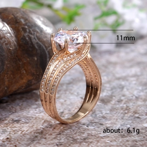 Rose gold heart-shaped zircon ring with pavé intertwining bands for women