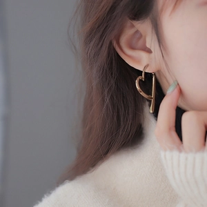 Elegant gold heart earrings for women featuring a minimalist polished geometric design