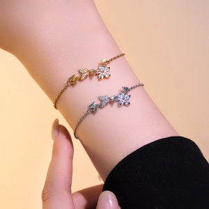 Bracelet En Acier Titane Zircon Fleur Papillon Élégant Ajustable Scintillant Bijoux Délicats Cadeau Pour Femmes