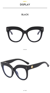 Dettaglio montatura cat-eye nera in TR90 con vista frontale e profilo a 45 gradi