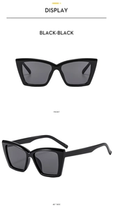 Vistas frontal y lateral de 45 grados de las gafas de sol cat-eye negras con lentes oscuras