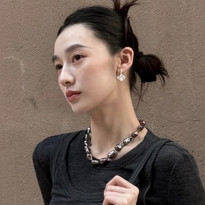 Baroque dark grey pearl necklace and ginkgo leaf earrings on model with silver finish