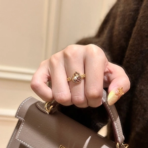 Verstellbarer 18K vergoldeter Wulu-Ring mit rotem Emaille und weißer Perle für Damen