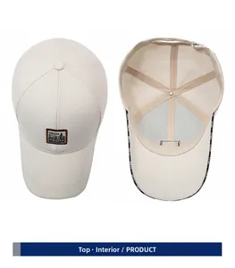 Vue détaillée du haut et de l'intérieur d'une casquette beige avec broderie