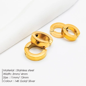 Detail of 14K gold and silver stainless steel hoops with 3mm and 4mm width specs