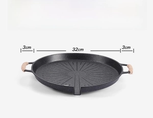 Detail of 32cm non-stick Maifan stone grill pan with oil drainage and hemp rope handles