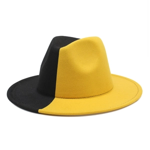 Vue détaillée du chapeau fedora en feutre bicolore noir et jaune à bord plat
