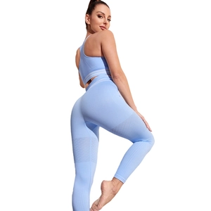 Ensemble de yoga bleu clair taille haute avec détails en mesh pour le fitness